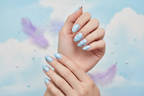Blue Sky - Mains féminines